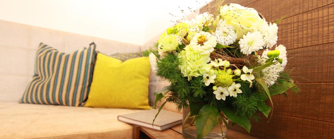 Couch Apfelzimmer mit Blume